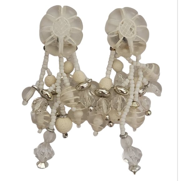 Clear Lucite Plastic White Glass Bead Dangle Clip-On Earrings K661 - Picture 2 of 5